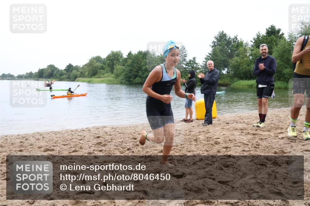 21.06.2025 - 27. Vierlanden-Triathlon Lena Gebhardt http://msf.ph/oto/8046450 15.06.2025 14:54:19 Schwimmen 1369 meine-sportfotos.de