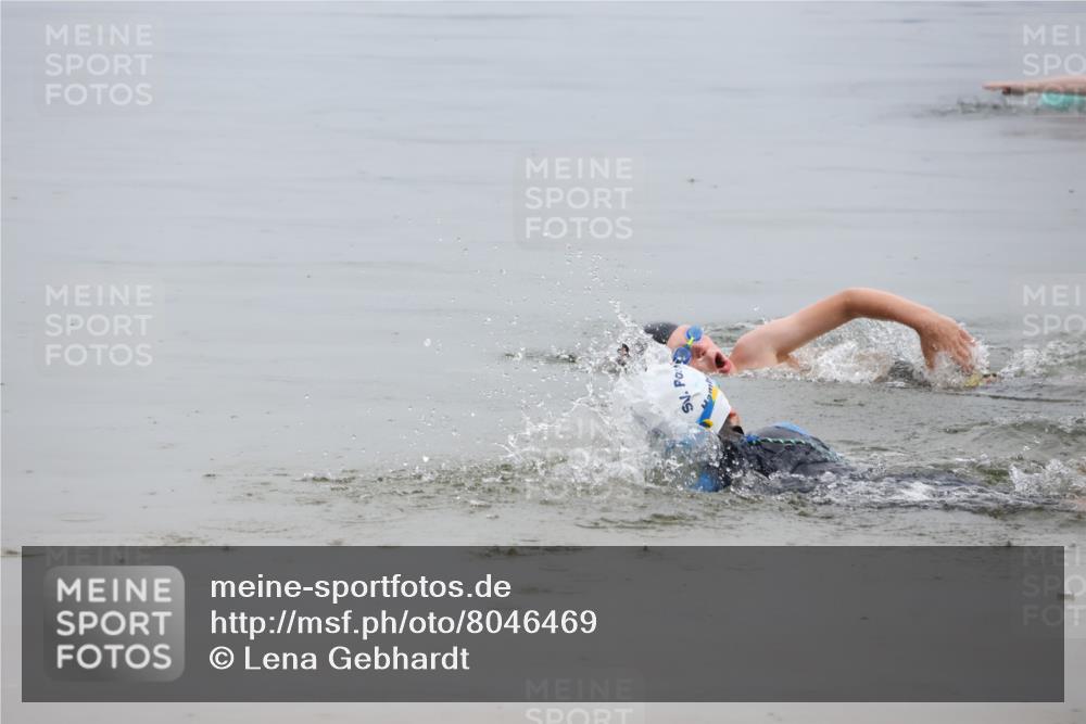 21.06.2025 - 27. Vierlanden-Triathlon Lena Gebhardt http://msf.ph/oto/8046469 15.06.2025 15:00:45 Schwimmen  meine-sportfotos.de