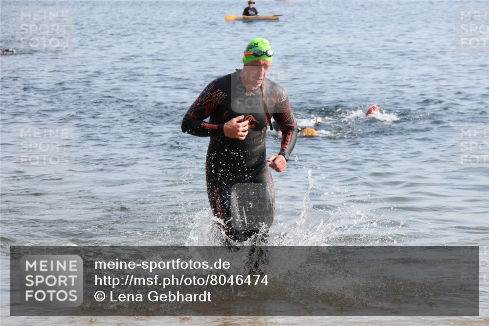15.06.2025 - 27. Vierlanden-Triathlon Lena Gebhardt http://msf.ph/oto/8046474 15.06.2025 08:43:05 Schwimmen 18, 72, 100, 139 meine-sportfotos.de