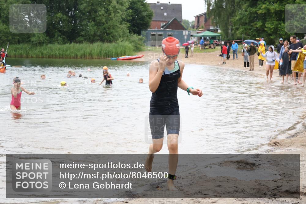 21.06.2025 - 27. Vierlanden-Triathlon Lena Gebhardt http://msf.ph/oto/8046500 15.06.2025 15:01:27 Schwimmen  meine-sportfotos.de
