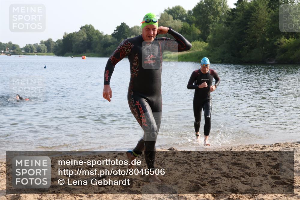 15.06.2025 - 27. Vierlanden-Triathlon Lena Gebhardt http://msf.ph/oto/8046506 15.06.2025 08:43:08 Schwimmen 11, 18, 72, 100, 139 meine-sportfotos.de