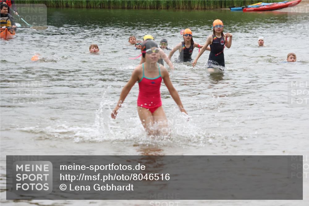 21.06.2025 - 27. Vierlanden-Triathlon Lena Gebhardt http://msf.ph/oto/8046516 15.06.2025 15:01:29 Schwimmen  meine-sportfotos.de