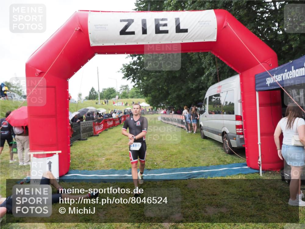 21.06.2025 - 27. Vierlanden-Triathlon MichiJ http://msf.ph/oto/8046524 15.06.2026 14:02:33 Ziel 1159 meine-sportfotos.de
