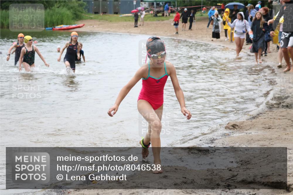 21.06.2025 - 27. Vierlanden-Triathlon Lena Gebhardt http://msf.ph/oto/8046538 15.06.2025 15:01:32 Schwimmen  meine-sportfotos.de