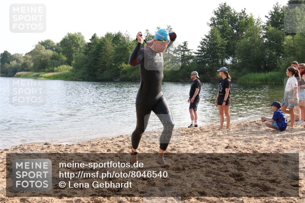15.06.2025 - 27. Vierlanden-Triathlon Lena Gebhardt http://msf.ph/oto/8046540 15.06.2025 08:43:11 Schwimmen 11, 72, 100, 102, 139 meine-sportfotos.de