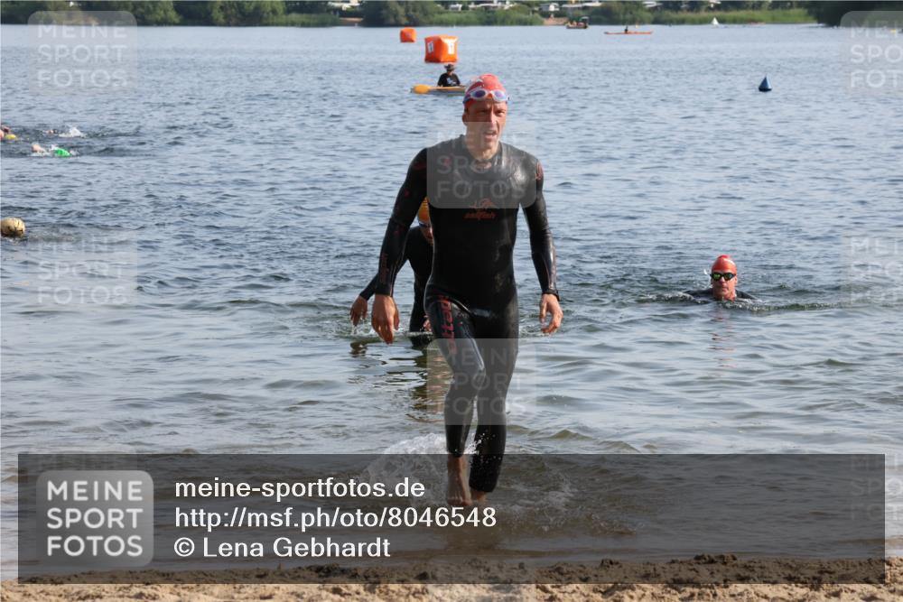 15.06.2025 - 27. Vierlanden-Triathlon Lena Gebhardt http://msf.ph/oto/8046548 15.06.2025 08:43:13 Schwimmen 11, 72, 100, 102, 139 meine-sportfotos.de