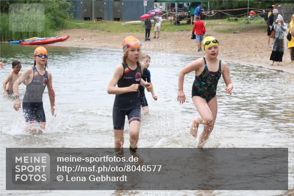 21.06.2025 - 27. Vierlanden-Triathlon Lena Gebhardt http://msf.ph/oto/8046577 15.06.2025 15:01:37 Schwimmen  meine-sportfotos.de