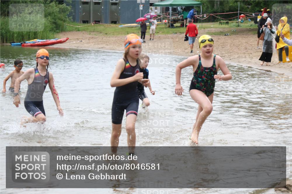 21.06.2025 - 27. Vierlanden-Triathlon Lena Gebhardt http://msf.ph/oto/8046581 15.06.2025 15:01:37 Schwimmen  meine-sportfotos.de