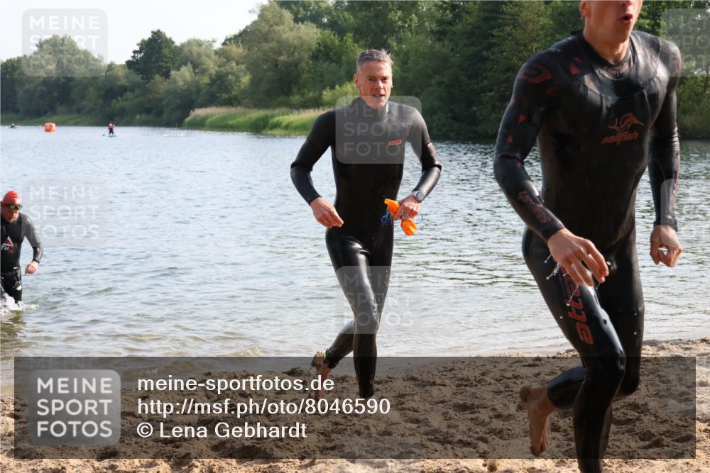 15.06.2025 - 27. Vierlanden-Triathlon Lena Gebhardt http://msf.ph/oto/8046590 15.06.2025 08:43:19 Schwimmen 11, 102, 139, 148 meine-sportfotos.de