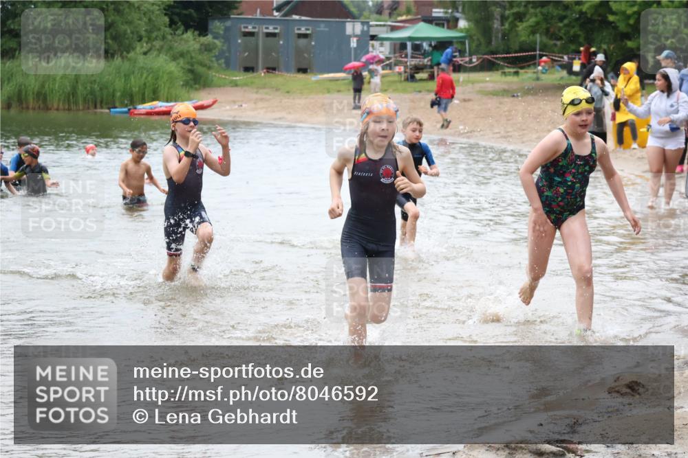 21.06.2025 - 27. Vierlanden-Triathlon Lena Gebhardt http://msf.ph/oto/8046592 15.06.2025 15:01:37 Schwimmen  meine-sportfotos.de