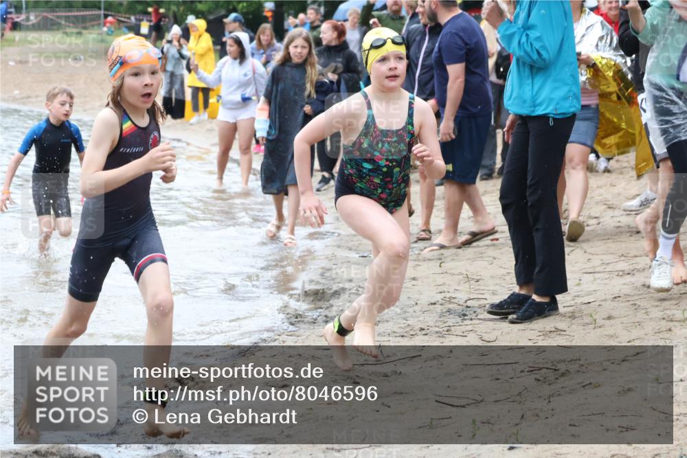 21.06.2025 - 27. Vierlanden-Triathlon Lena Gebhardt http://msf.ph/oto/8046596 15.06.2025 15:01:38 Schwimmen  meine-sportfotos.de