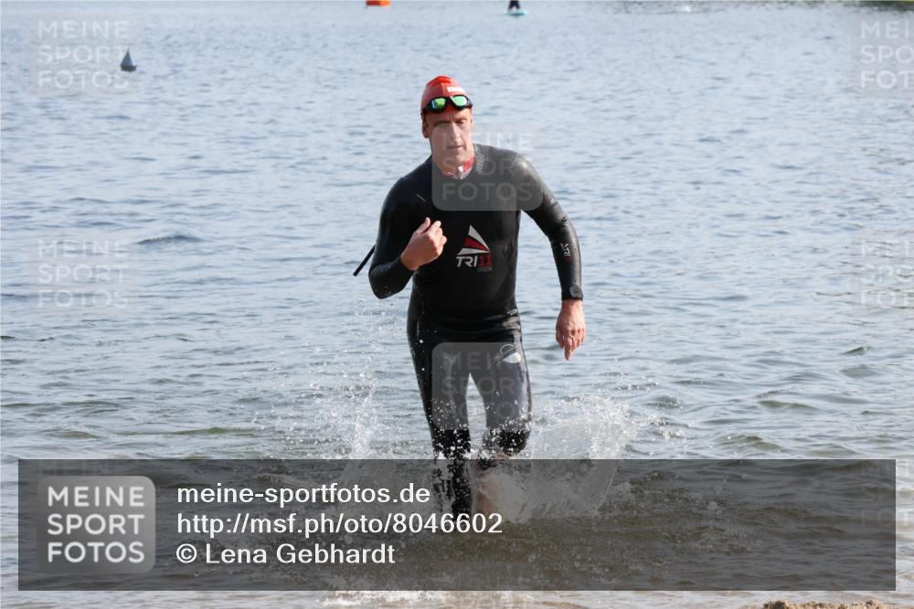 15.06.2025 - 27. Vierlanden-Triathlon Lena Gebhardt http://msf.ph/oto/8046602 15.06.2025 08:43:21 Schwimmen 11, 102, 139, 148 meine-sportfotos.de