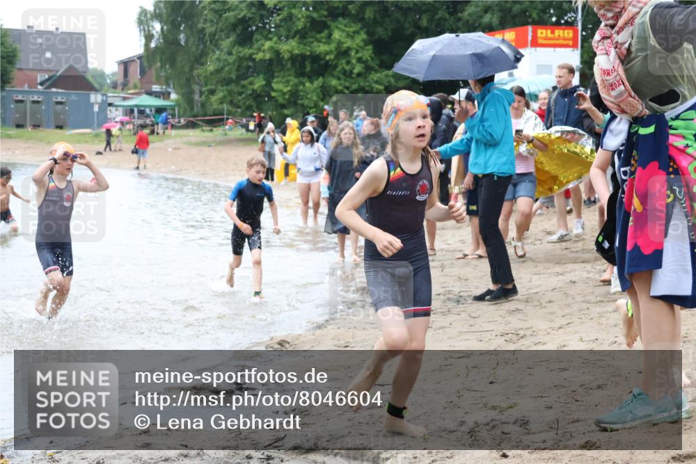 21.06.2025 - 27. Vierlanden-Triathlon Lena Gebhardt http://msf.ph/oto/8046604 15.06.2025 15:01:39 Schwimmen  meine-sportfotos.de
