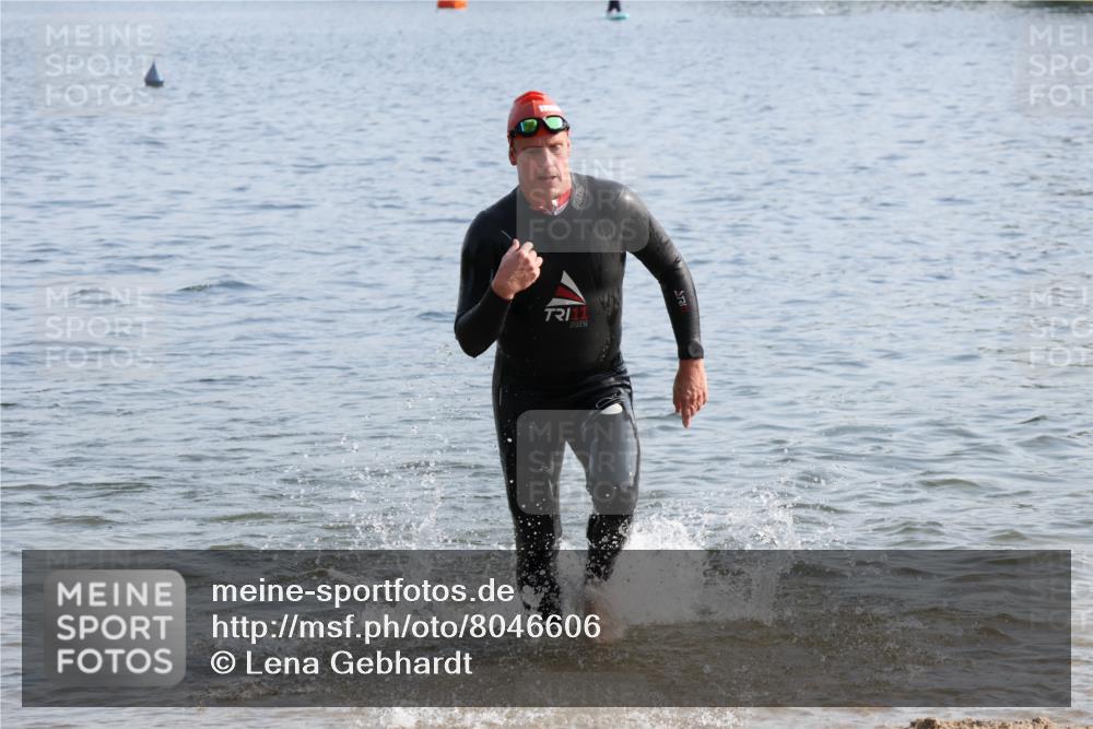 15.06.2025 - 27. Vierlanden-Triathlon Lena Gebhardt http://msf.ph/oto/8046606 15.06.2025 08:43:21 Schwimmen 11, 102, 139, 148 meine-sportfotos.de
