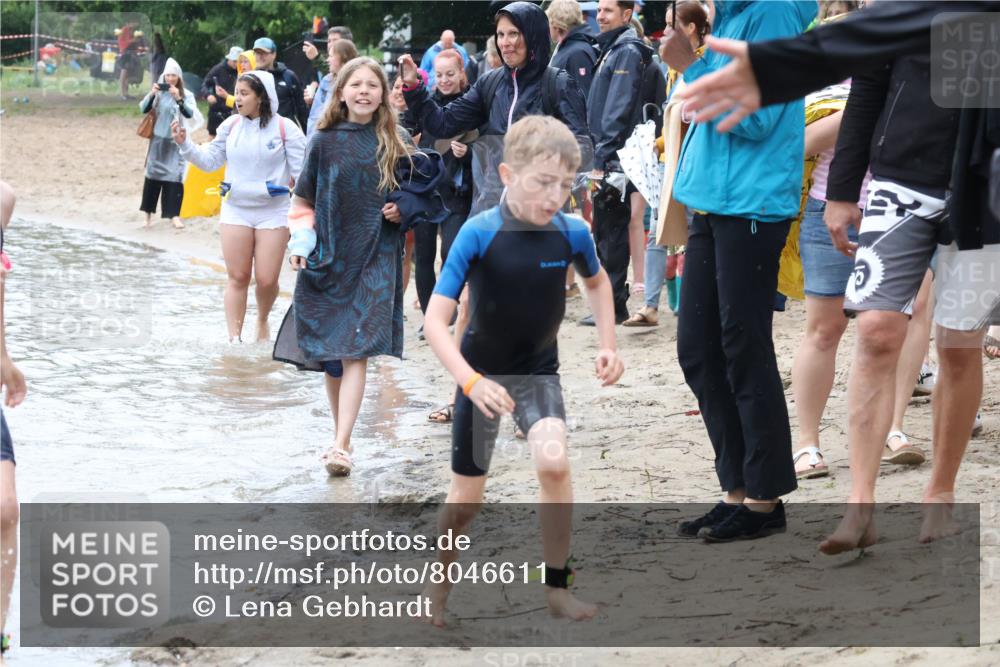 21.06.2025 - 27. Vierlanden-Triathlon Lena Gebhardt http://msf.ph/oto/8046611 15.06.2025 15:01:40 Schwimmen  meine-sportfotos.de