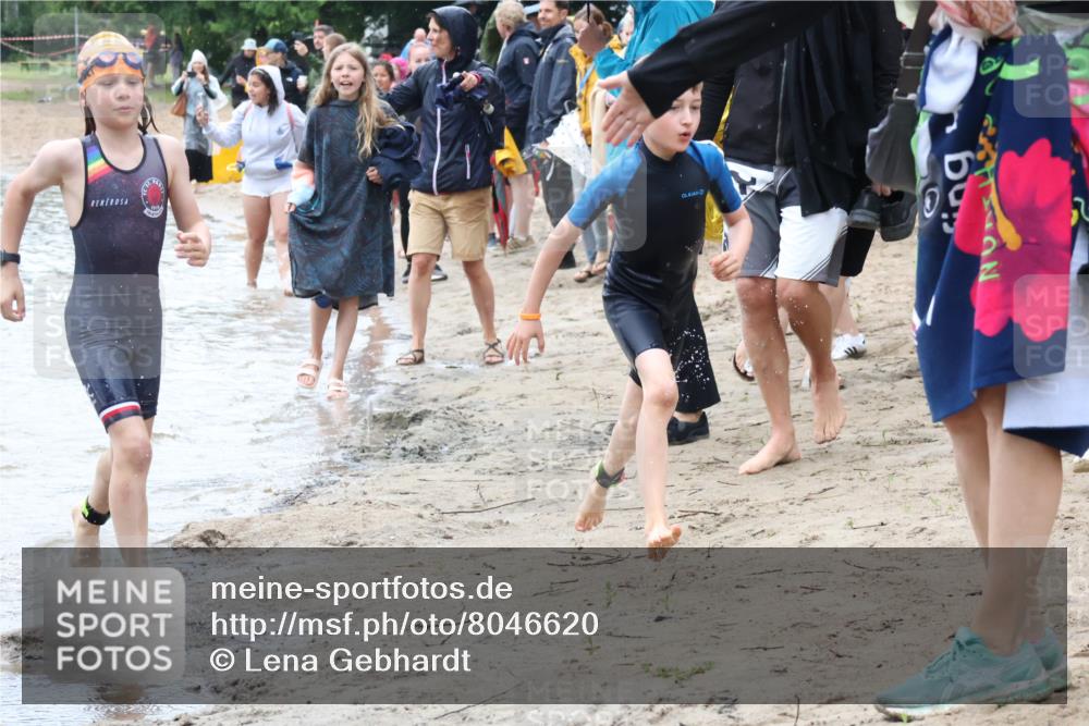 21.06.2025 - 27. Vierlanden-Triathlon Lena Gebhardt http://msf.ph/oto/8046620 15.06.2025 15:01:40 Schwimmen  meine-sportfotos.de