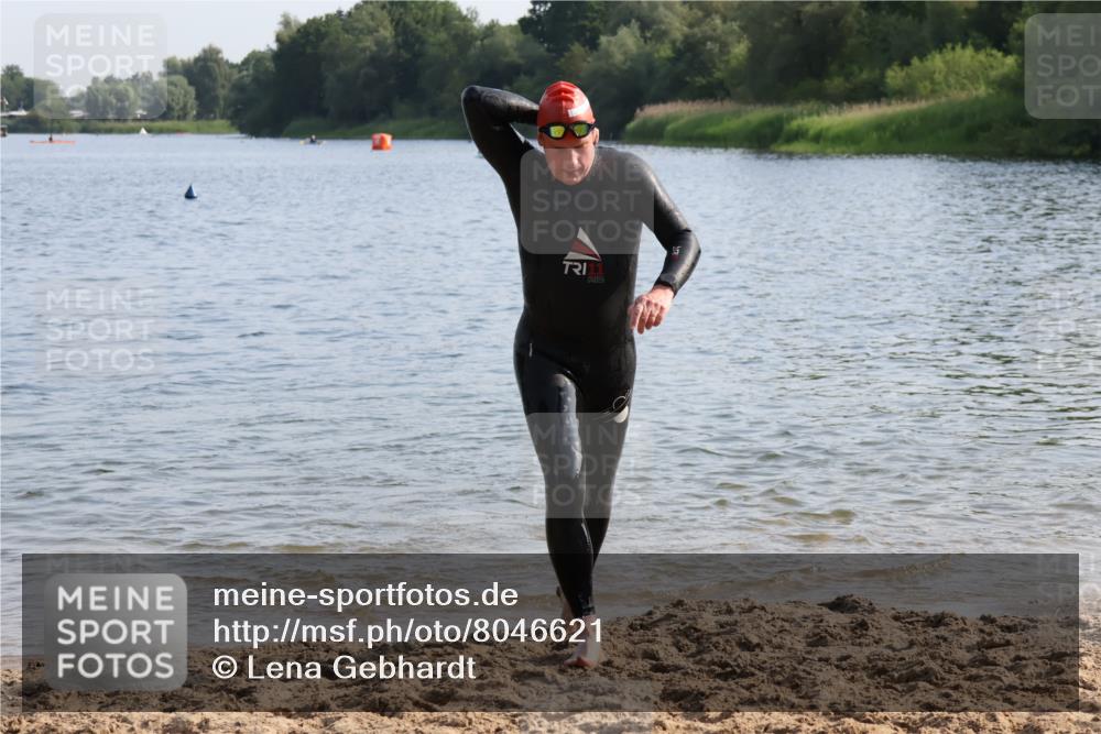 15.06.2025 - 27. Vierlanden-Triathlon Lena Gebhardt http://msf.ph/oto/8046621 15.06.2025 08:43:23 Schwimmen 11, 65, 74, 102, 148 meine-sportfotos.de