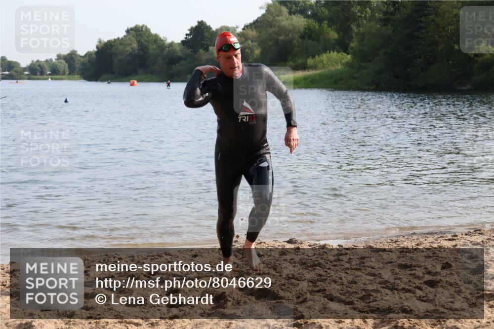 15.06.2025 - 27. Vierlanden-Triathlon Lena Gebhardt http://msf.ph/oto/8046629 15.06.2025 08:43:24 Schwimmen 11, 65, 74, 102, 148 meine-sportfotos.de