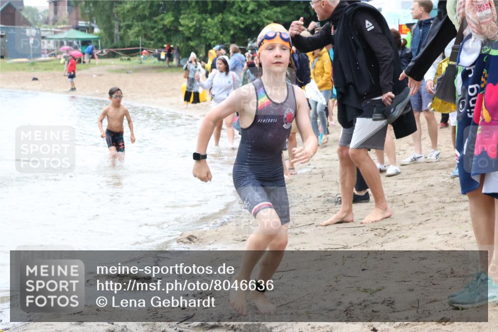 21.06.2025 - 27. Vierlanden-Triathlon Lena Gebhardt http://msf.ph/oto/8046636 15.06.2025 15:01:42 Schwimmen  meine-sportfotos.de