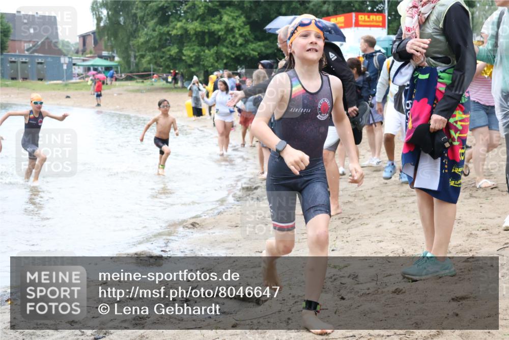 21.06.2025 - 27. Vierlanden-Triathlon Lena Gebhardt http://msf.ph/oto/8046647 15.06.2025 15:01:42 Schwimmen  meine-sportfotos.de
