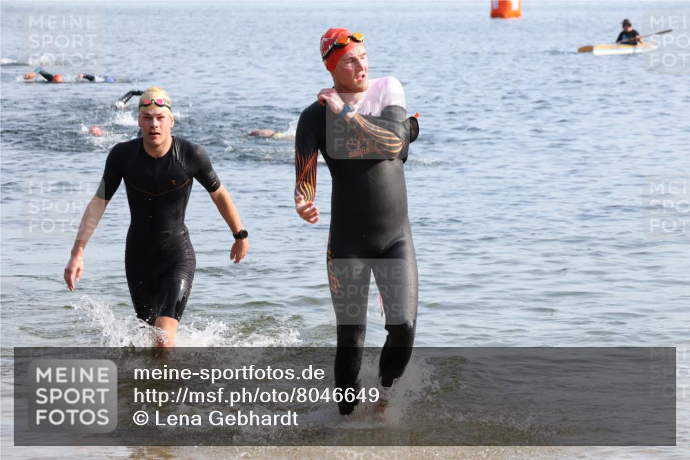15.06.2025 - 27. Vierlanden-Triathlon Lena Gebhardt http://msf.ph/oto/8046649 15.06.2025 08:43:28 Schwimmen 11, 65, 74, 102, 148 meine-sportfotos.de