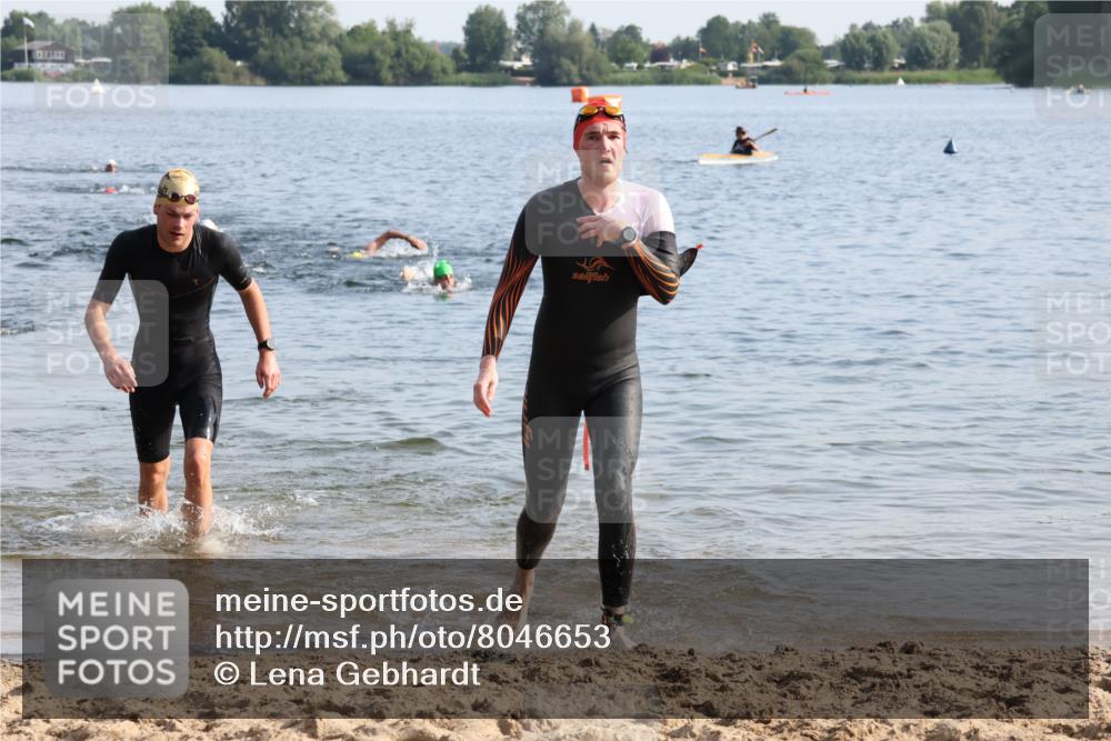 15.06.2025 - 27. Vierlanden-Triathlon Lena Gebhardt http://msf.ph/oto/8046653 15.06.2025 08:43:30 Schwimmen 32, 65, 74, 148 meine-sportfotos.de