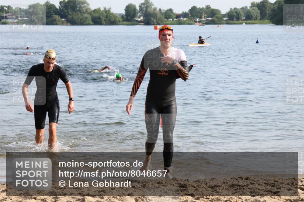 15.06.2025 - 27. Vierlanden-Triathlon Lena Gebhardt http://msf.ph/oto/8046657 15.06.2025 08:43:30 Schwimmen 32, 65, 74, 148 meine-sportfotos.de