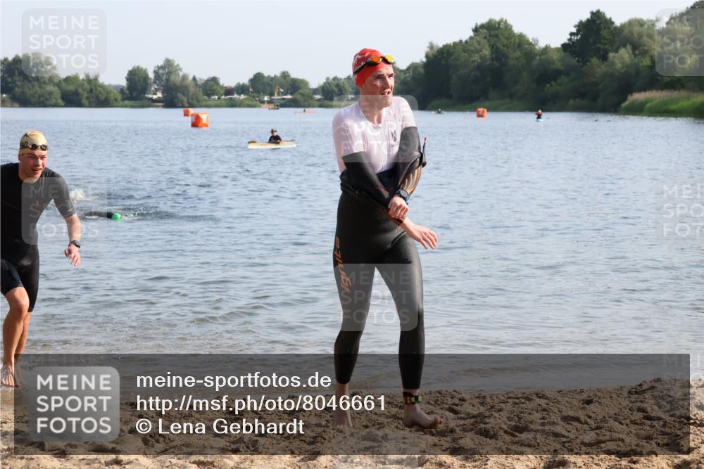 15.06.2025 - 27. Vierlanden-Triathlon Lena Gebhardt http://msf.ph/oto/8046661 15.06.2025 08:43:31 Schwimmen 32, 65, 74, 148 meine-sportfotos.de