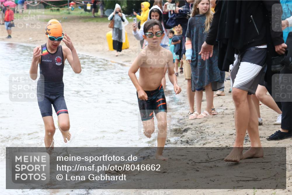 21.06.2025 - 27. Vierlanden-Triathlon Lena Gebhardt http://msf.ph/oto/8046662 15.06.2025 15:01:44 Schwimmen  meine-sportfotos.de