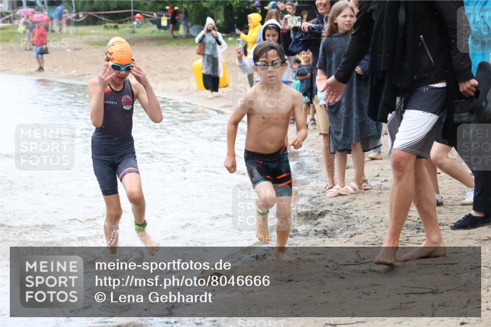 21.06.2025 - 27. Vierlanden-Triathlon Lena Gebhardt http://msf.ph/oto/8046666 15.06.2025 15:01:44 Schwimmen  meine-sportfotos.de