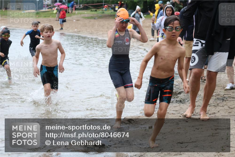 21.06.2025 - 27. Vierlanden-Triathlon Lena Gebhardt http://msf.ph/oto/8046674 15.06.2025 15:01:44 Schwimmen  meine-sportfotos.de