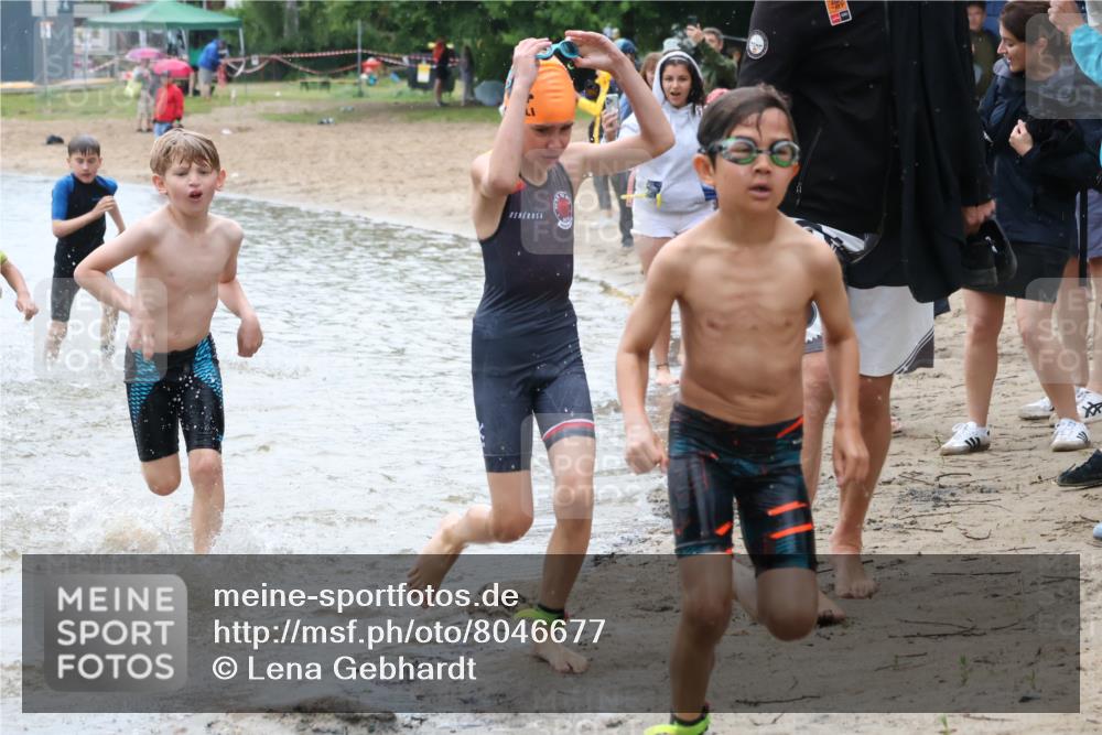 21.06.2025 - 27. Vierlanden-Triathlon Lena Gebhardt http://msf.ph/oto/8046677 15.06.2025 15:01:45 Schwimmen  meine-sportfotos.de