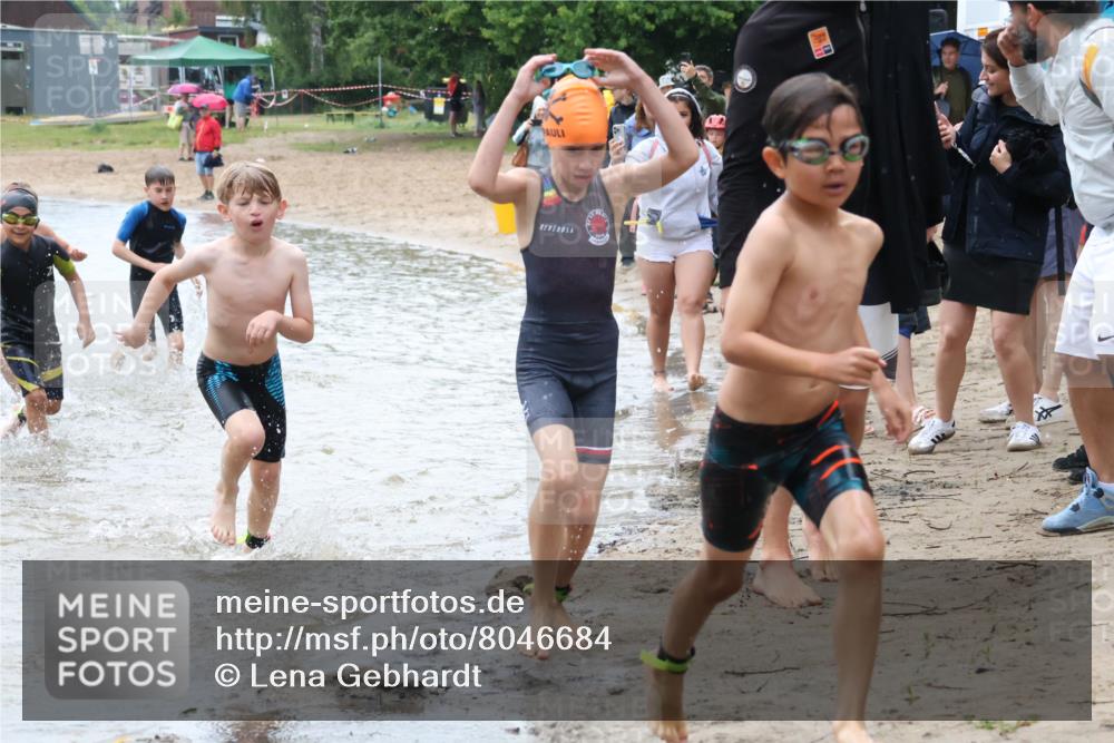 21.06.2025 - 27. Vierlanden-Triathlon Lena Gebhardt http://msf.ph/oto/8046684 15.06.2025 15:01:45 Schwimmen  meine-sportfotos.de