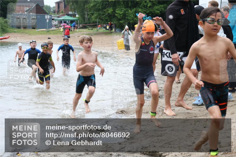 21.06.2025 - 27. Vierlanden-Triathlon Lena Gebhardt http://msf.ph/oto/8046692 15.06.2025 15:01:45 Schwimmen  meine-sportfotos.de