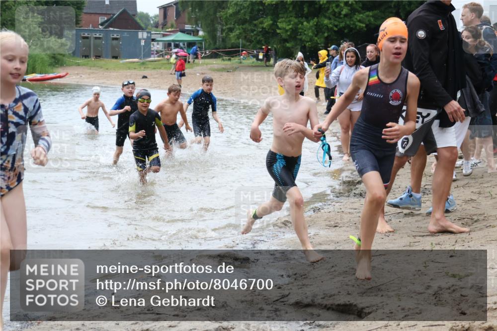 21.06.2025 - 27. Vierlanden-Triathlon Lena Gebhardt http://msf.ph/oto/8046700 15.06.2025 15:01:46 Schwimmen  meine-sportfotos.de
