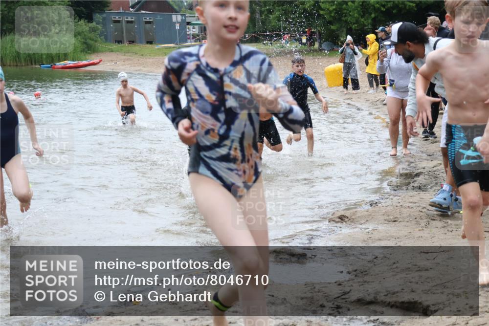 21.06.2025 - 27. Vierlanden-Triathlon Lena Gebhardt http://msf.ph/oto/8046710 15.06.2025 15:01:46 Schwimmen  meine-sportfotos.de