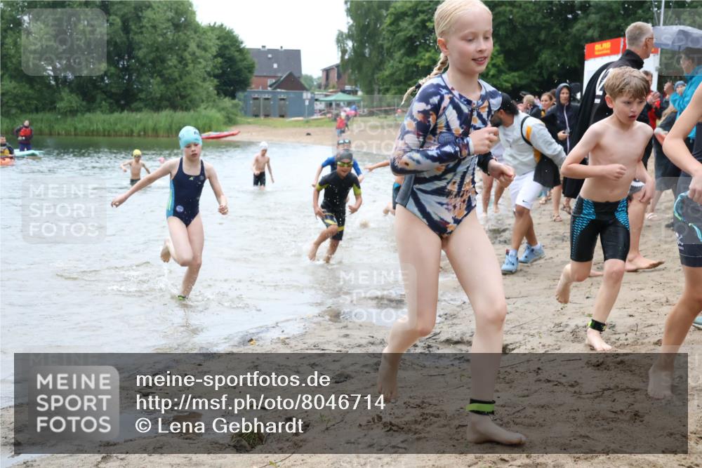 21.06.2025 - 27. Vierlanden-Triathlon Lena Gebhardt http://msf.ph/oto/8046714 15.06.2025 15:01:47 Schwimmen  meine-sportfotos.de