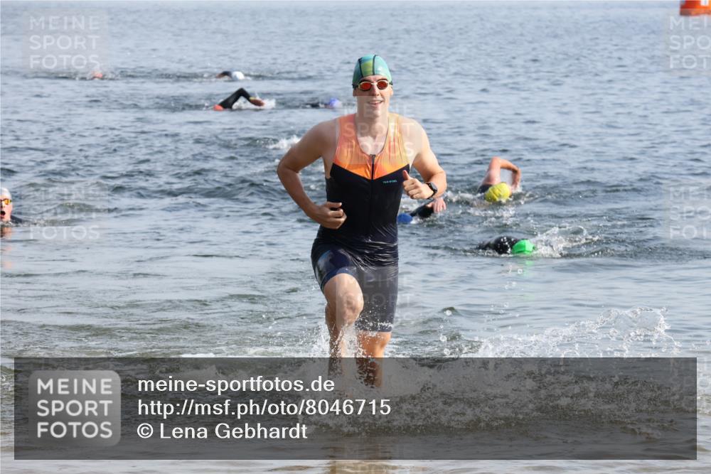 15.06.2025 - 27. Vierlanden-Triathlon Lena Gebhardt http://msf.ph/oto/8046715 15.06.2025 08:43:37 Schwimmen 32, 65, 74 meine-sportfotos.de