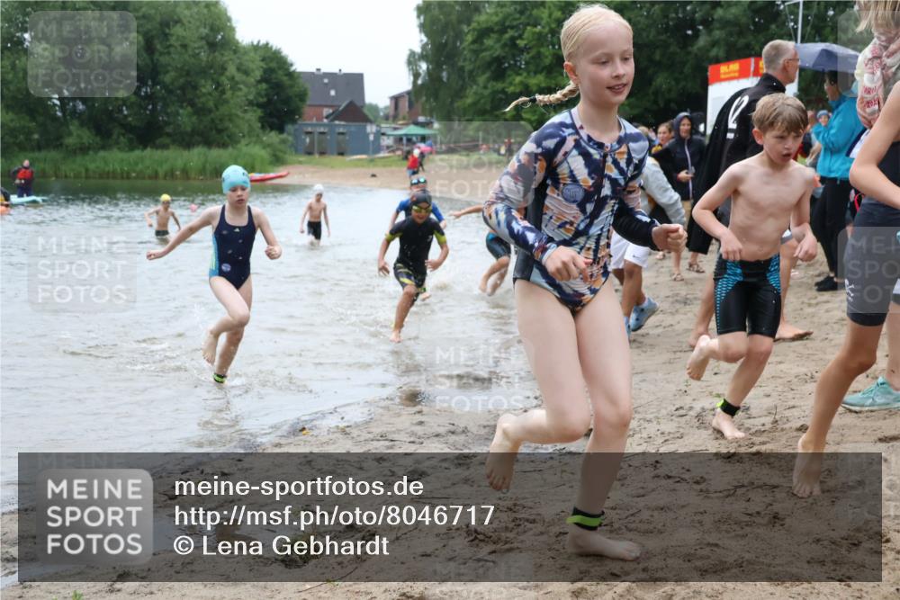 21.06.2025 - 27. Vierlanden-Triathlon Lena Gebhardt http://msf.ph/oto/8046717 15.06.2025 15:01:47 Schwimmen  meine-sportfotos.de