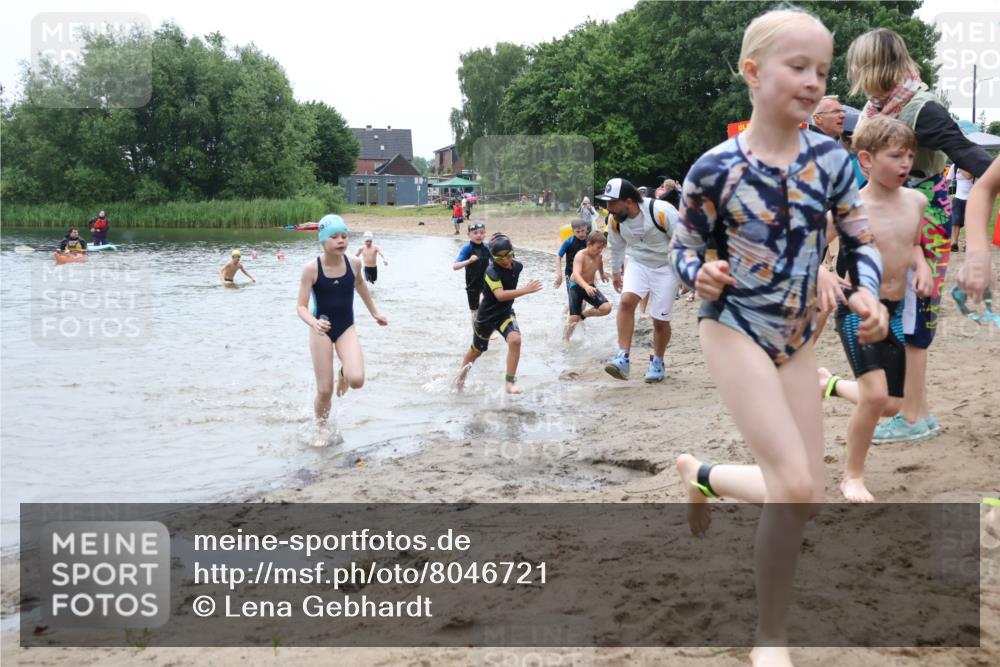 21.06.2025 - 27. Vierlanden-Triathlon Lena Gebhardt http://msf.ph/oto/8046721 15.06.2025 15:01:47 Schwimmen  meine-sportfotos.de