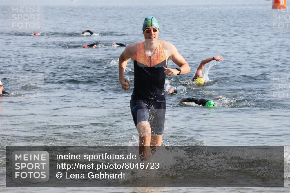 15.06.2025 - 27. Vierlanden-Triathlon Lena Gebhardt http://msf.ph/oto/8046723 15.06.2025 08:43:38 Schwimmen 32, 65, 74 meine-sportfotos.de
