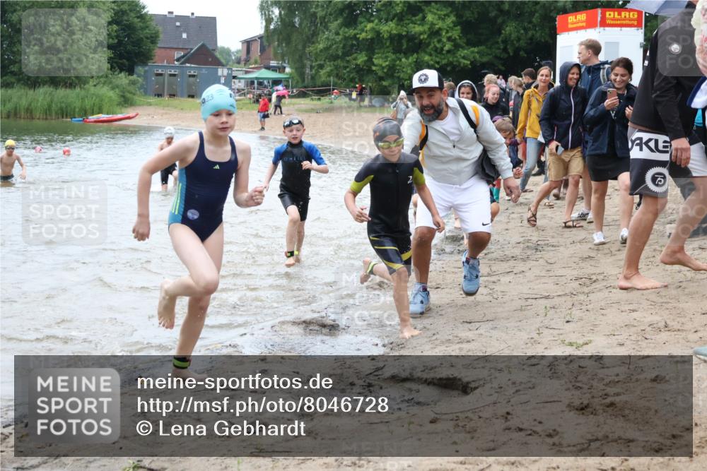 21.06.2025 - 27. Vierlanden-Triathlon Lena Gebhardt http://msf.ph/oto/8046728 15.06.2025 15:01:47 Schwimmen  meine-sportfotos.de
