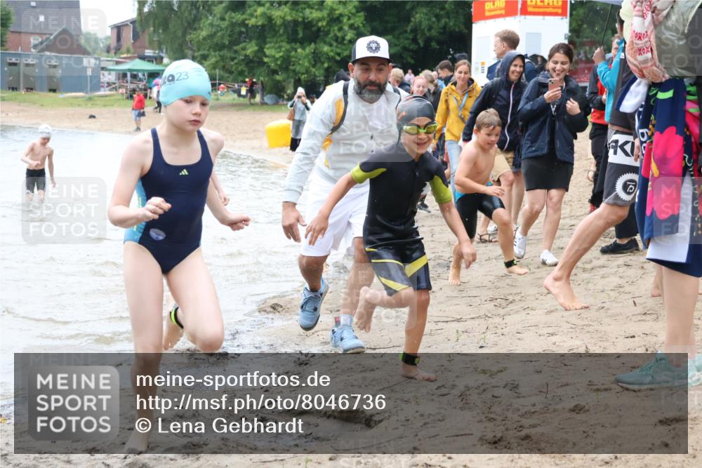 21.06.2025 - 27. Vierlanden-Triathlon Lena Gebhardt http://msf.ph/oto/8046736 15.06.2025 15:01:48 Schwimmen  meine-sportfotos.de