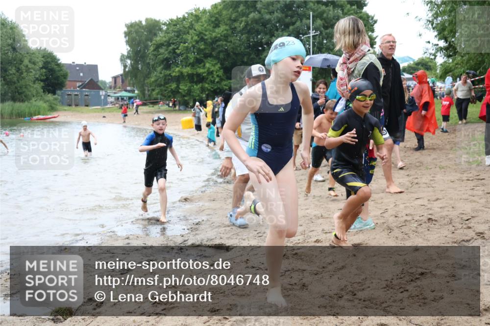 21.06.2025 - 27. Vierlanden-Triathlon Lena Gebhardt http://msf.ph/oto/8046748 15.06.2025 15:01:48 Schwimmen  meine-sportfotos.de