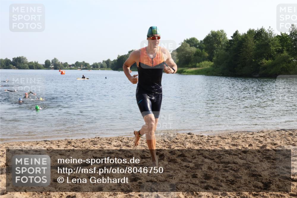 15.06.2025 - 27. Vierlanden-Triathlon Lena Gebhardt http://msf.ph/oto/8046750 15.06.2025 08:43:41 Schwimmen 32, 65, 74, 113 meine-sportfotos.de
