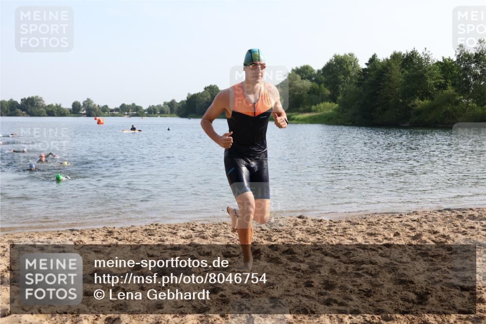 15.06.2025 - 27. Vierlanden-Triathlon Lena Gebhardt http://msf.ph/oto/8046754 15.06.2025 08:43:41 Schwimmen 32, 65, 74, 113 meine-sportfotos.de