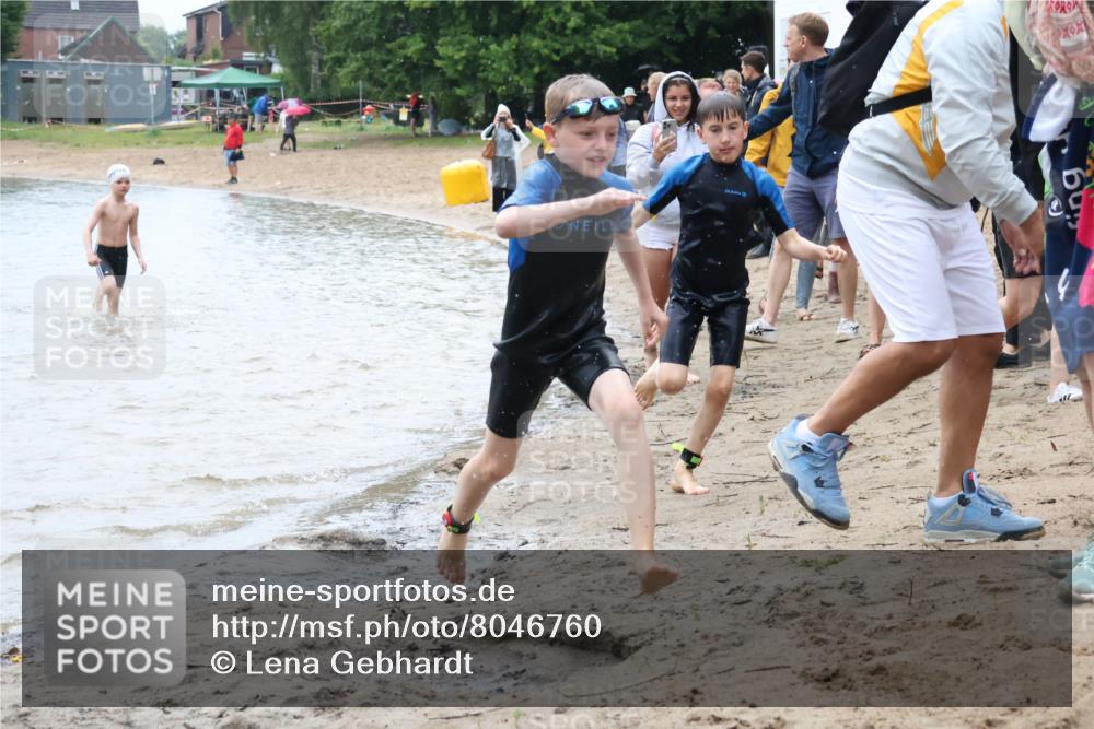 21.06.2025 - 27. Vierlanden-Triathlon Lena Gebhardt http://msf.ph/oto/8046760 15.06.2025 15:01:49 Schwimmen  meine-sportfotos.de