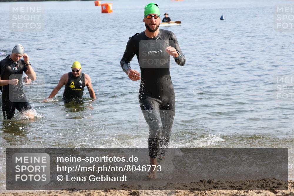 15.06.2025 - 27. Vierlanden-Triathlon Lena Gebhardt http://msf.ph/oto/8046773 15.06.2025 08:43:48 Schwimmen 23, 32, 84, 113 meine-sportfotos.de