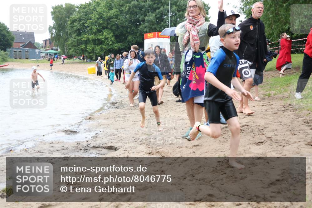 21.06.2025 - 27. Vierlanden-Triathlon Lena Gebhardt http://msf.ph/oto/8046775 15.06.2025 15:01:50 Schwimmen  meine-sportfotos.de
