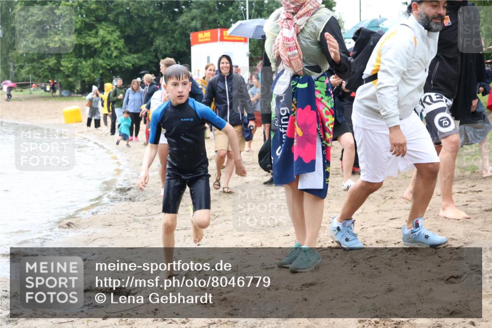 21.06.2025 - 27. Vierlanden-Triathlon Lena Gebhardt http://msf.ph/oto/8046779 15.06.2025 15:01:50 Schwimmen  meine-sportfotos.de